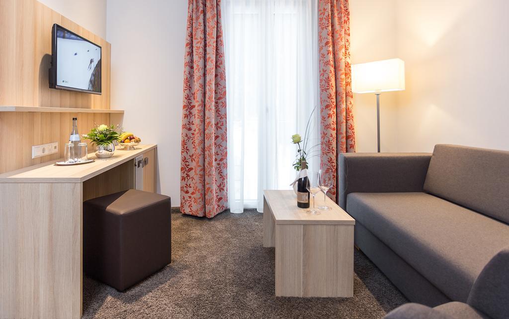 Hotel Pfaelzer Wald Bad Bergzabern Dış mekan fotoğraf