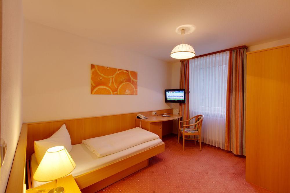 Hotel Pfaelzer Wald Bad Bergzabern Dış mekan fotoğraf
