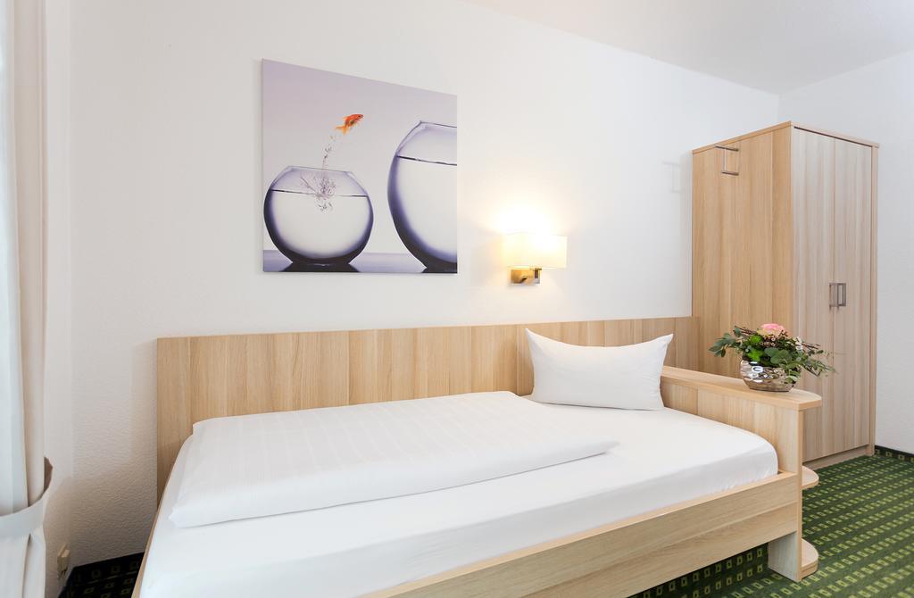 Hotel Pfaelzer Wald Bad Bergzabern Dış mekan fotoğraf