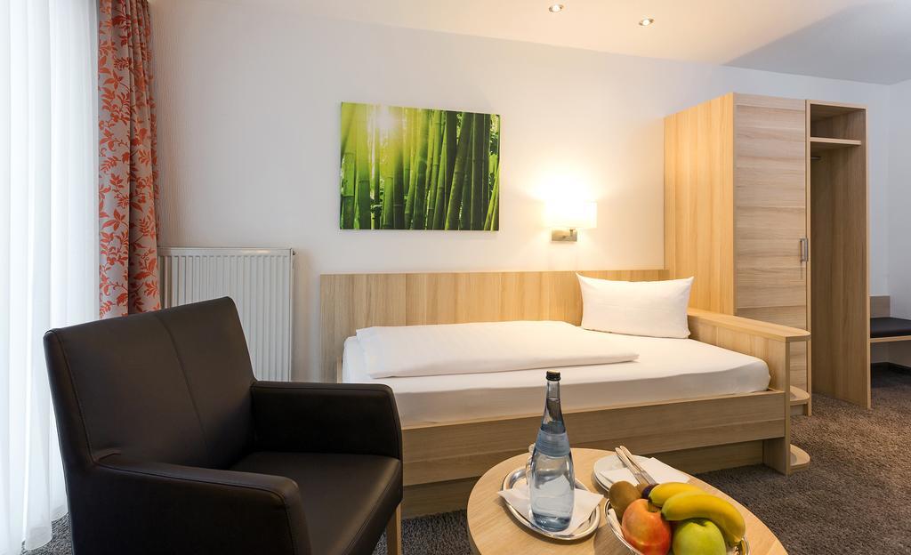 Hotel Pfaelzer Wald Bad Bergzabern Dış mekan fotoğraf
