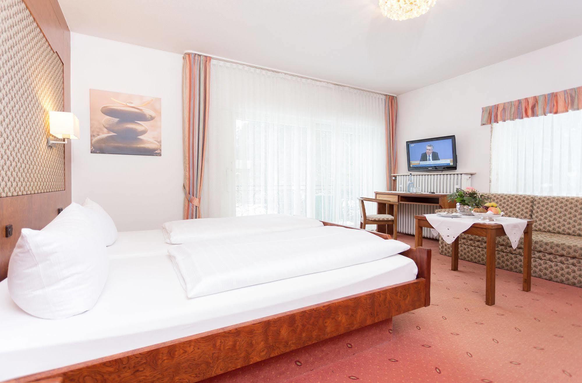 Hotel Pfaelzer Wald Bad Bergzabern Dış mekan fotoğraf