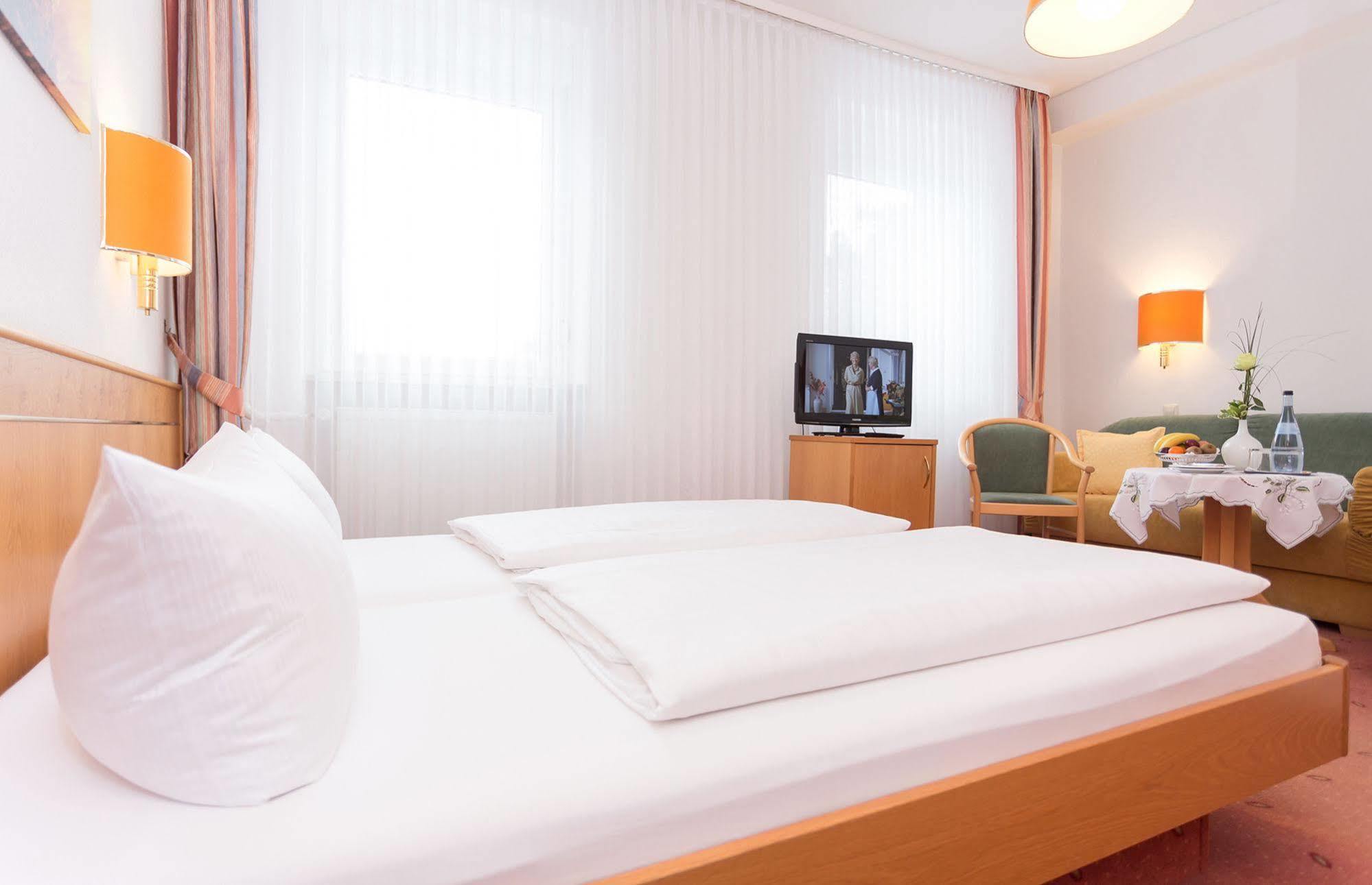Hotel Pfaelzer Wald Bad Bergzabern Dış mekan fotoğraf