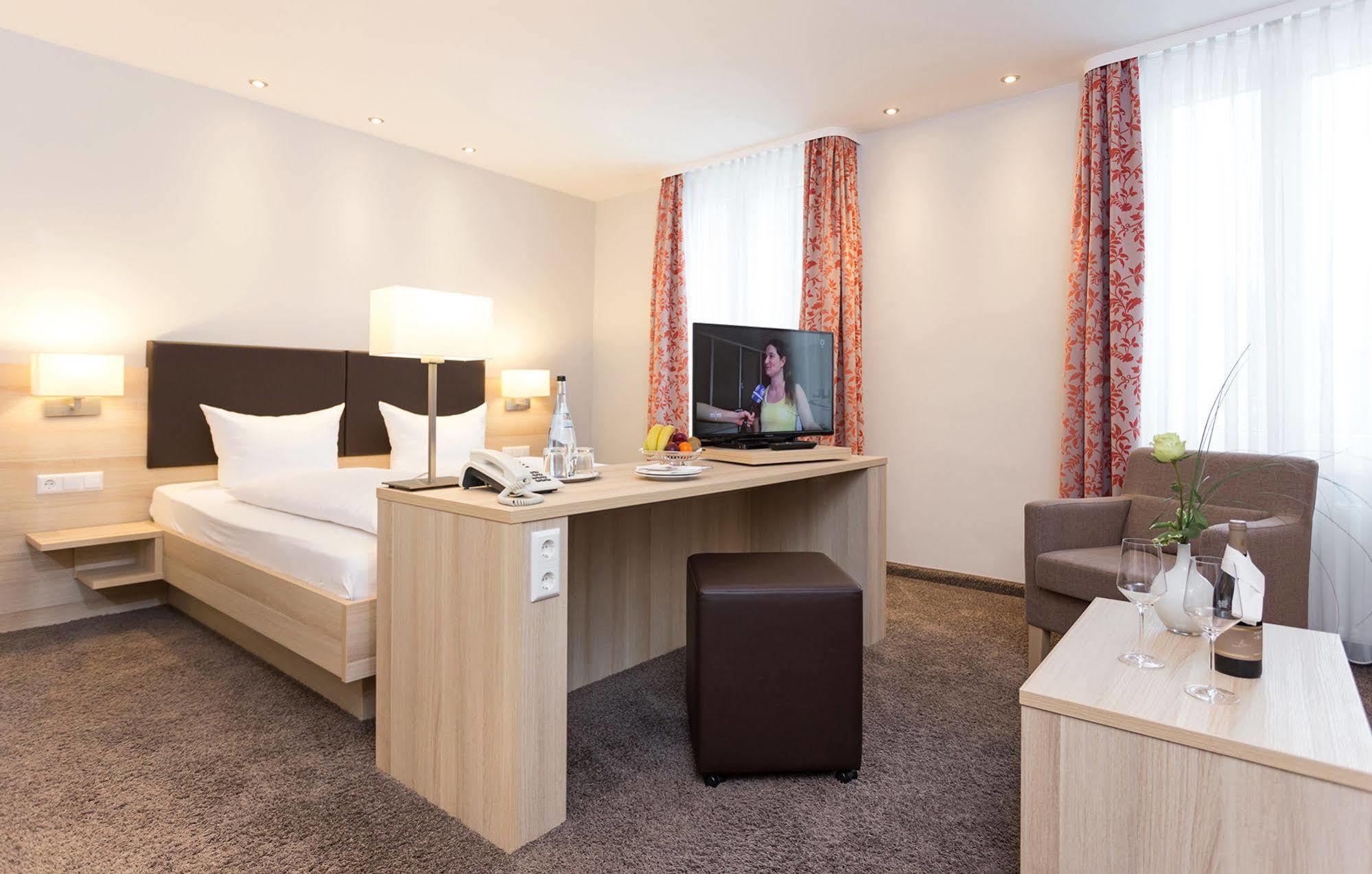 Hotel Pfaelzer Wald Bad Bergzabern Dış mekan fotoğraf