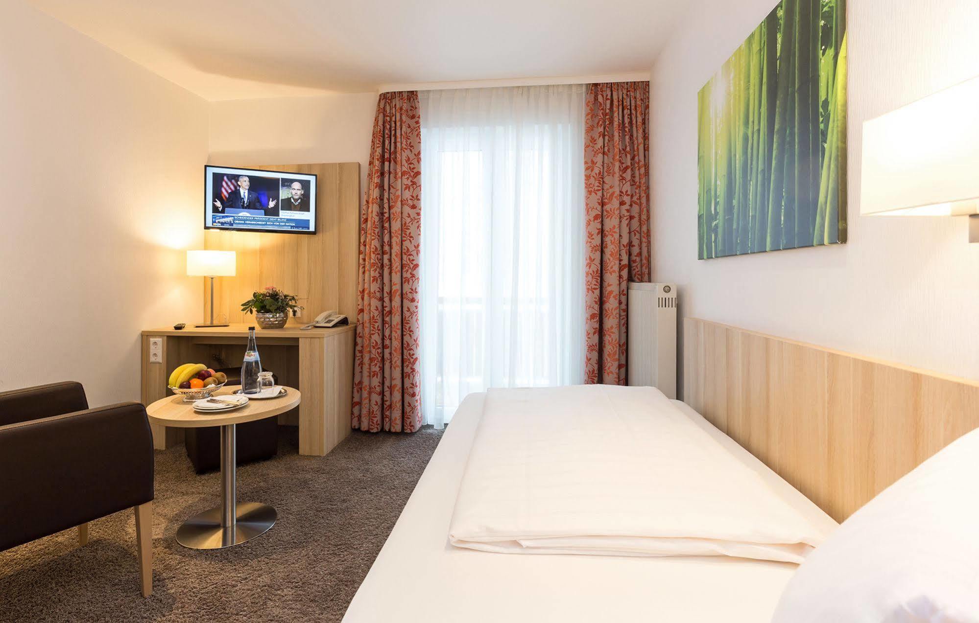 Hotel Pfaelzer Wald Bad Bergzabern Dış mekan fotoğraf