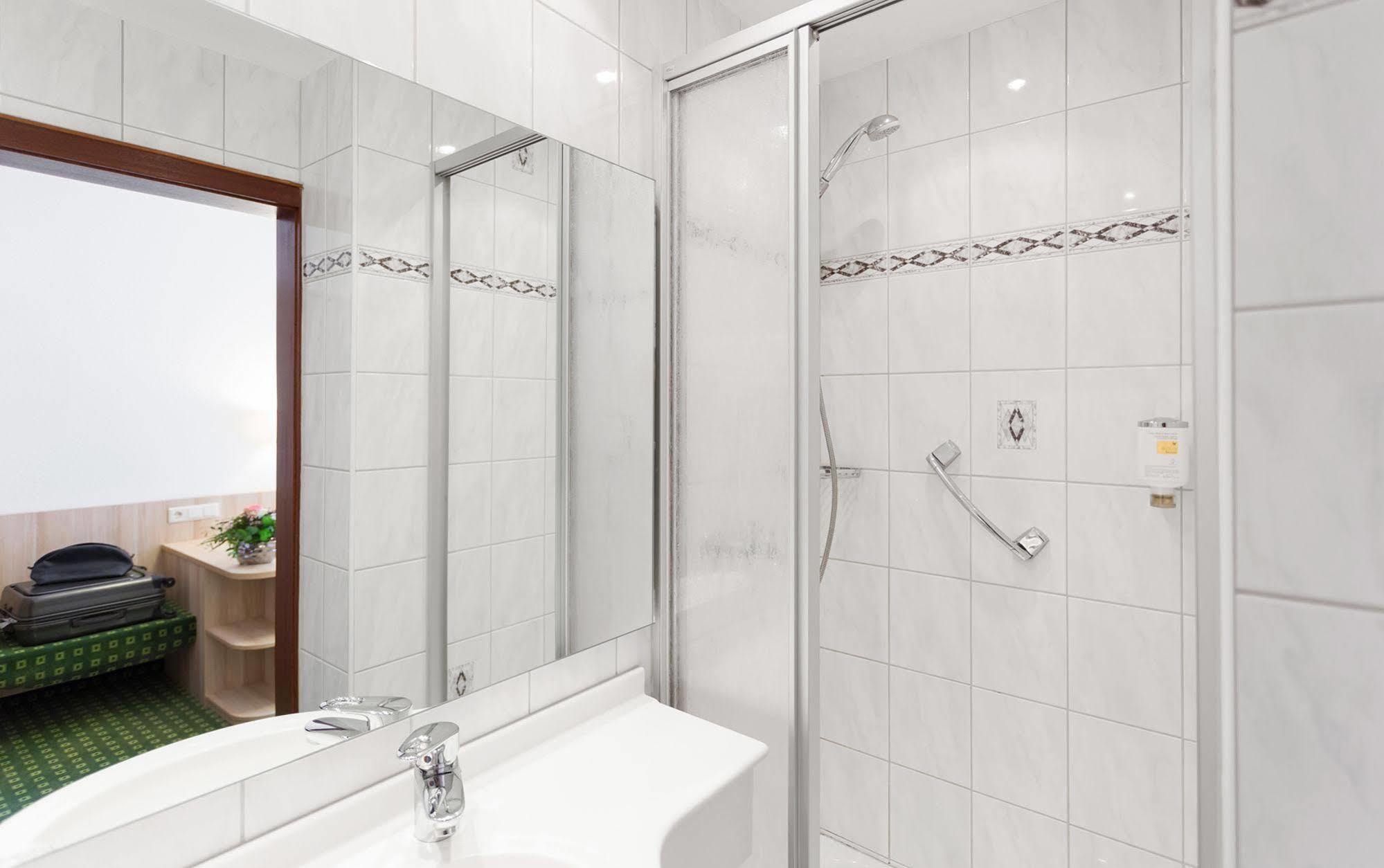 Hotel Pfaelzer Wald Bad Bergzabern Dış mekan fotoğraf