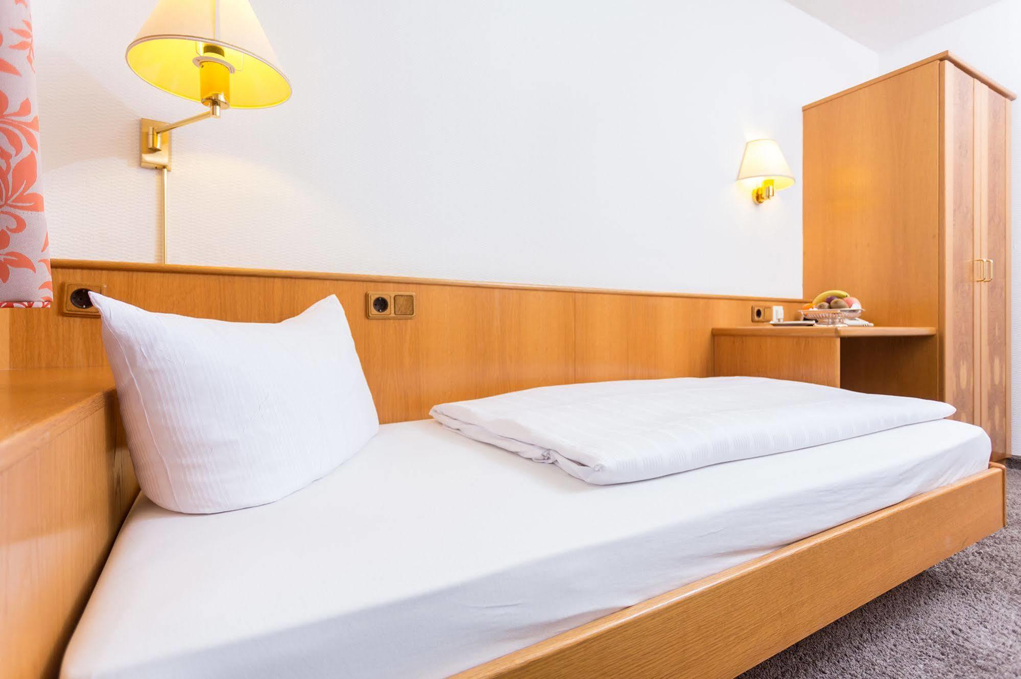 Hotel Pfaelzer Wald Bad Bergzabern Dış mekan fotoğraf